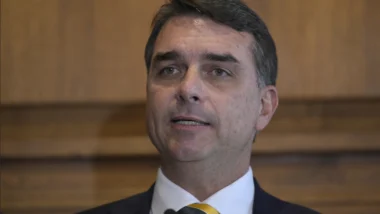 Senador criticou resistência governista a classificação do PCC e CV como organizações terroristas.