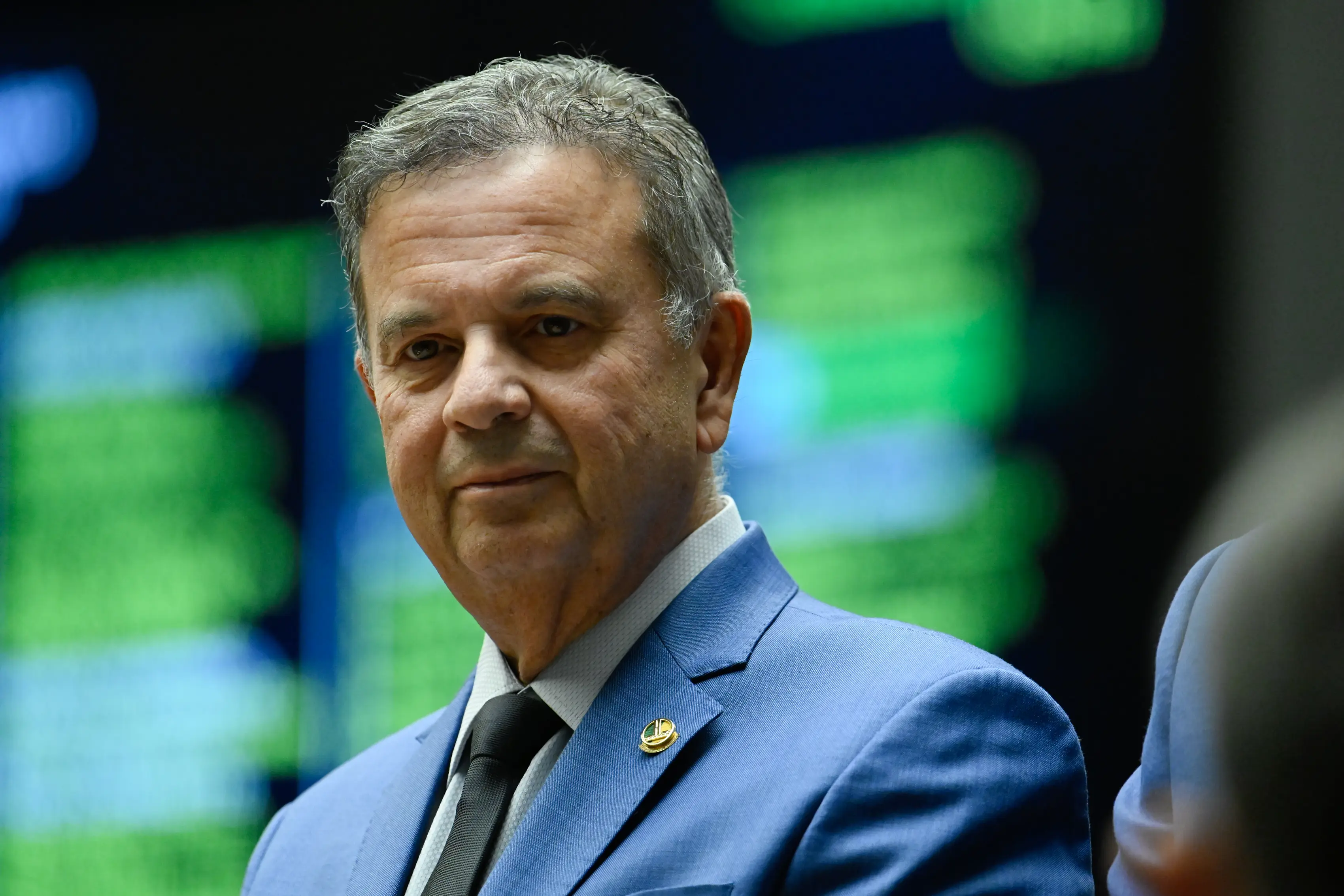 Proposta de Rogério Marinho inclui negociação de jornada como direito do trabalhador.