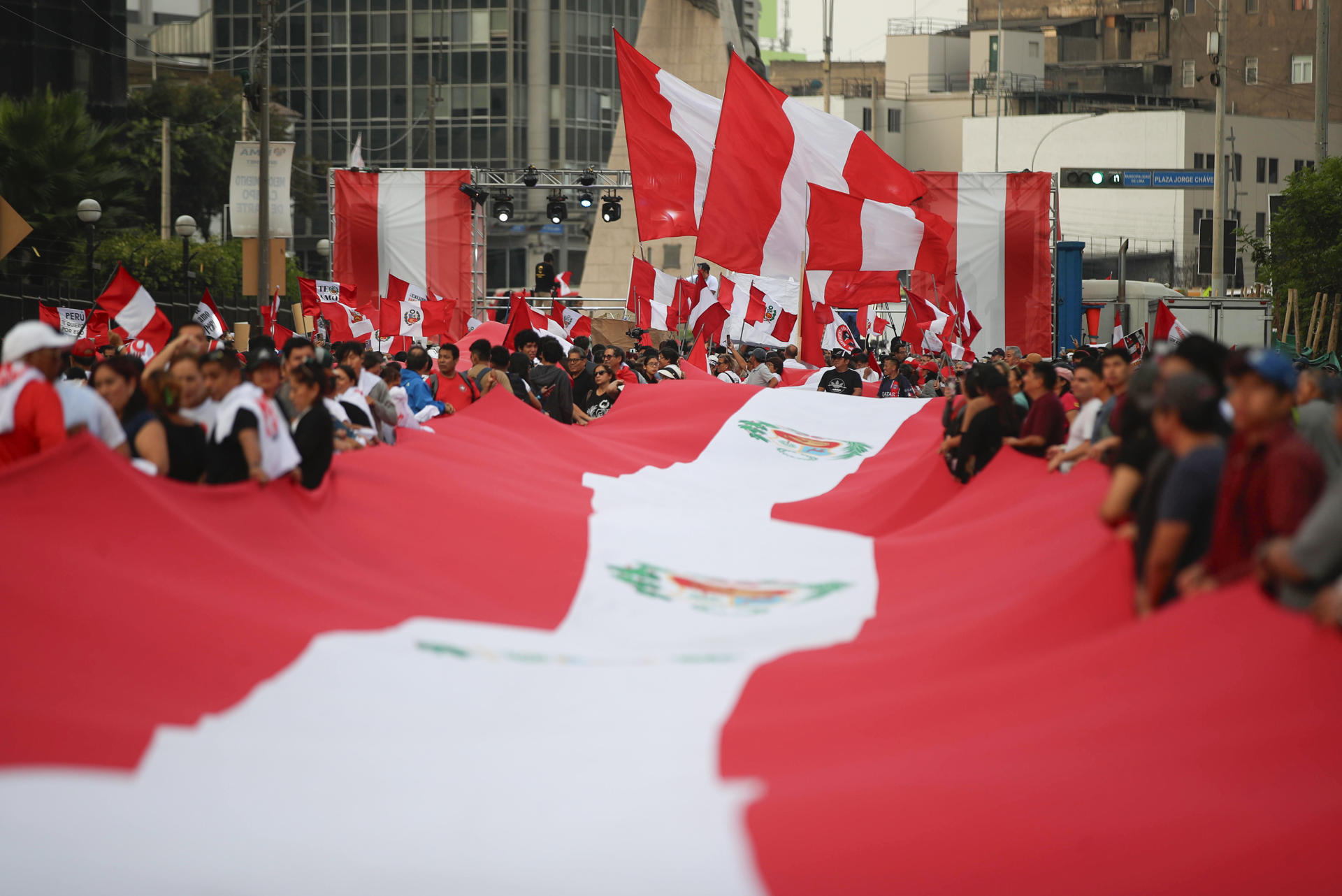 Com esquerdista liderando apuração, órgão eleitoral do Peru envia atas com inconsistências à Justiça