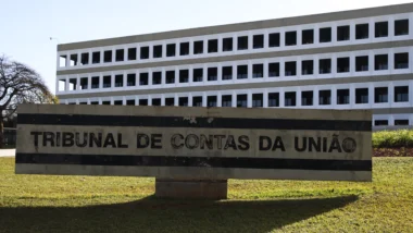 Área técnica não encontrou recursos federais nos contratos de R$ 70 milhões custeados pelo Fundeb.