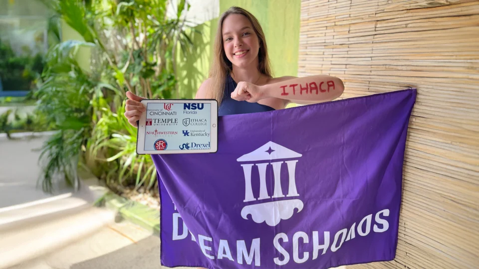 Aprovada em oito universidades nos Estados Unidos, Letícia Rebelo construiu uma trajetória marcada por excelência acadêmica, liderança e dedicação à educação internacional. Hoje, à frente da The Dream School, ajuda estudantes brasileiros a transformarem o sonho do intercâmbio em realidade.