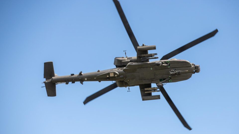 Militares dos EUA fazem primeiro resgate com drone aquático após queda de helicóptero perto de Ormuz