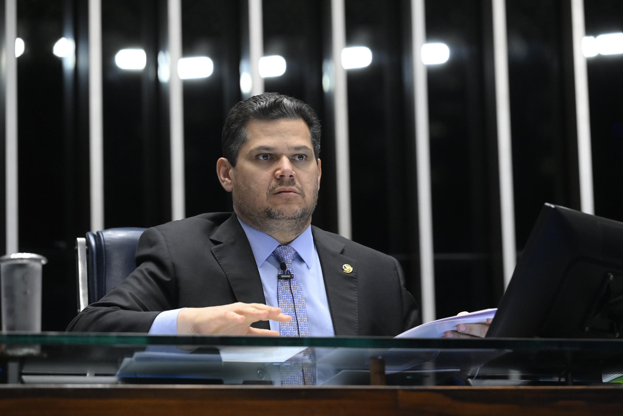 Alcolumbre cita eleições e segura pautas-bomba
