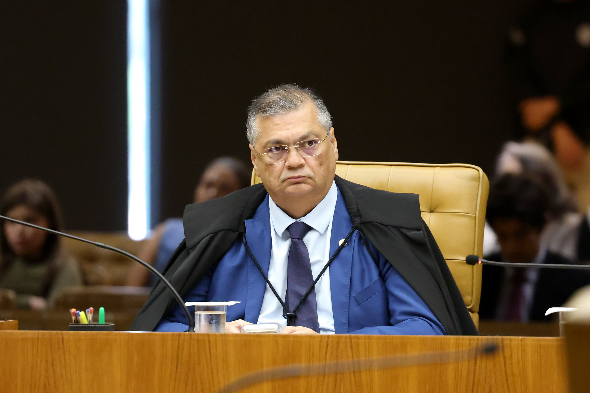 Dino impõe multa diária a estados e municípios por falhas em emendas Pix