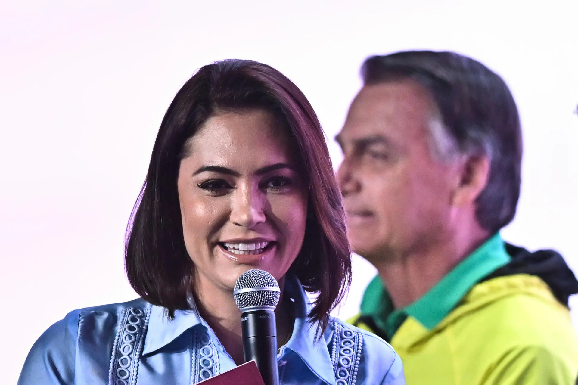 Michelle diz que apoiará campanha de Flávio “momento certo”