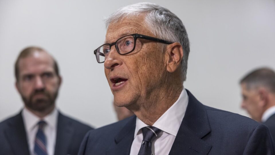 Bill Gates nega conhecimento dos crimes de Epstein e acusa financista de chantageá-lo