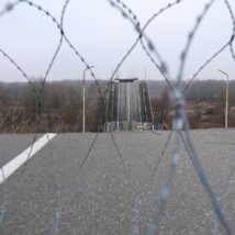 Vista de um ponto de passagem na fronteira da Bielorrússia com a Ucrânia. Imagem referente a matéria