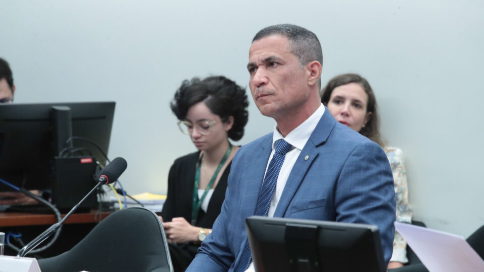 Redução da maioridade penal avança com aprovação na CCJ da C