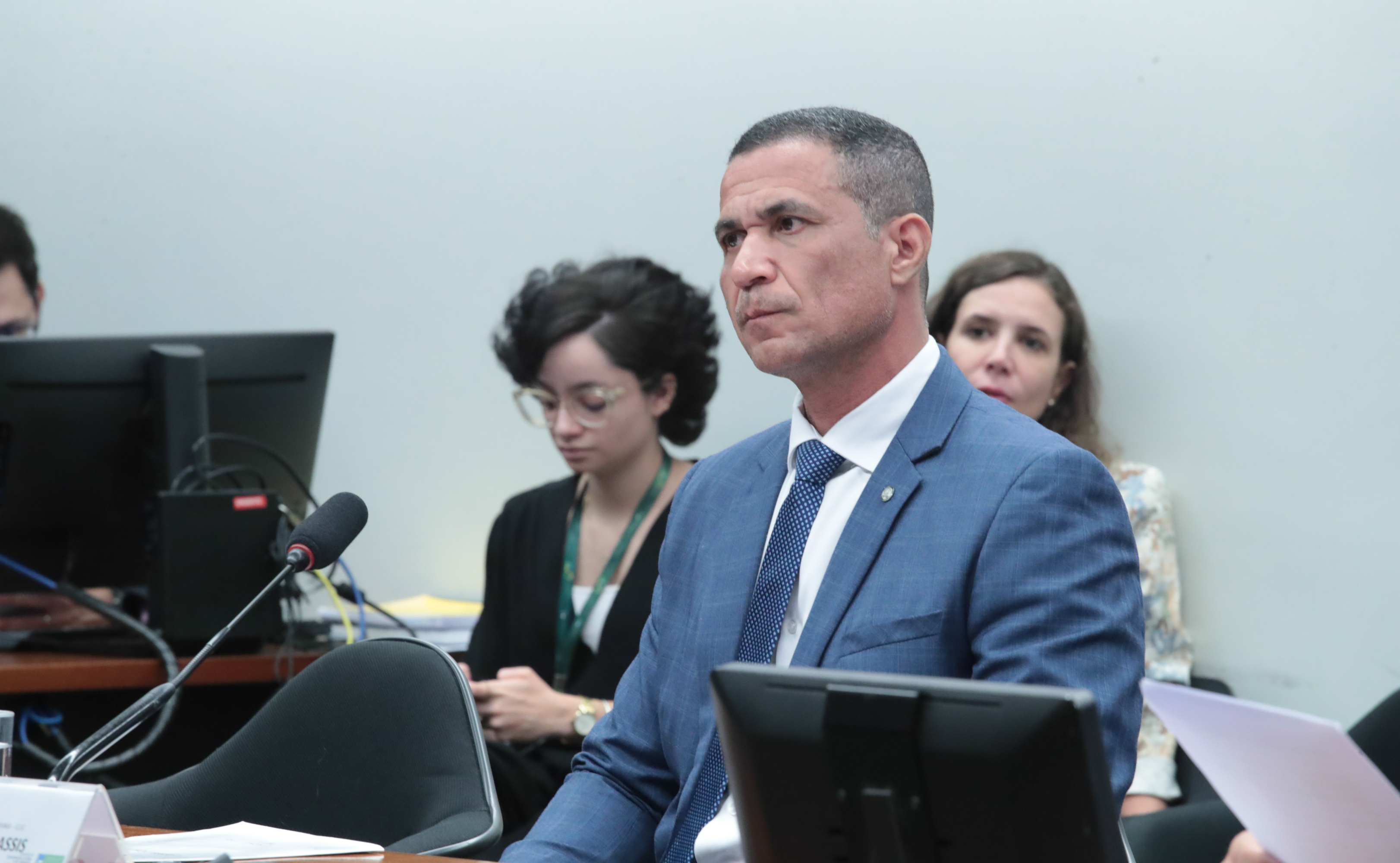 Relator optou por texto que não abre exceções e deixa de lado redução da maioridade civil.