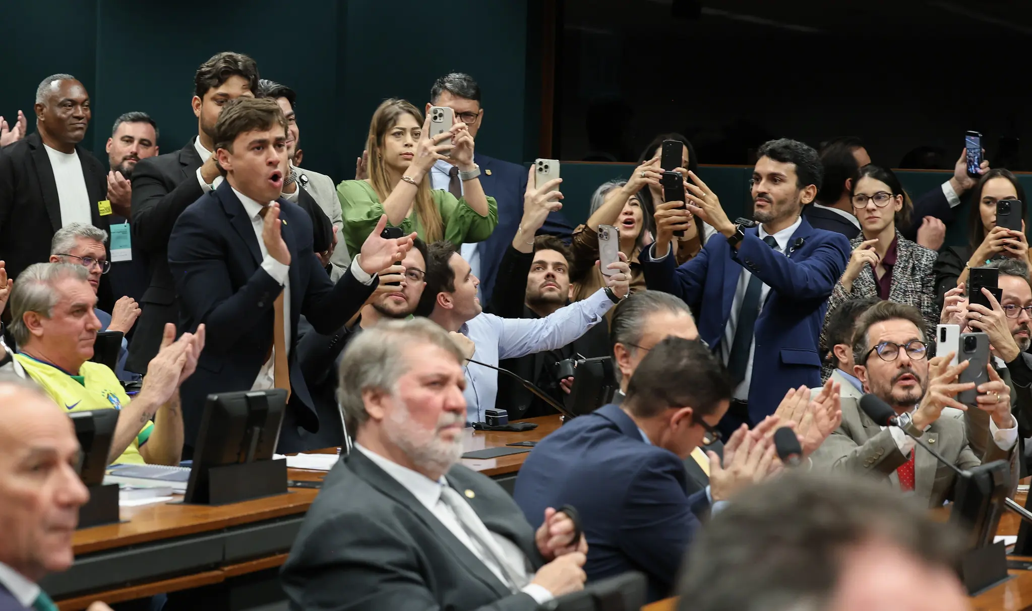 Como votou cada deputado na PEC que reduz a maioridade penal na CCJ da Câmara