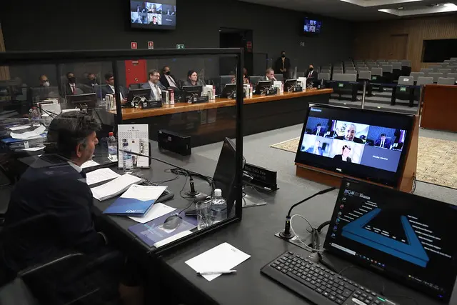 Advogados têm inserido instruções invisíveis a olho nu para manipular resultados de resumos.