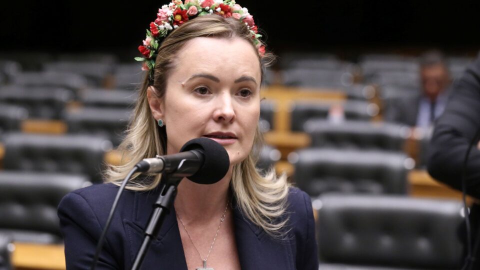 Eduardo Bolsonaro defende Júlia Zanatta como vice de Flávio