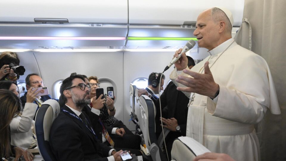 Pilota de avião que levou o Papa revela conversa emocionante na cabine