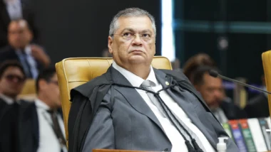 Dino critica bets e big techs durante julgamento sobre redes sociais