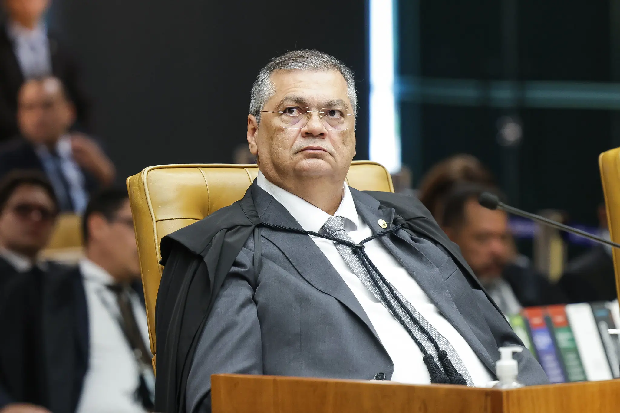 Dino critica bets e big techs durante julgamento sobre redes sociais