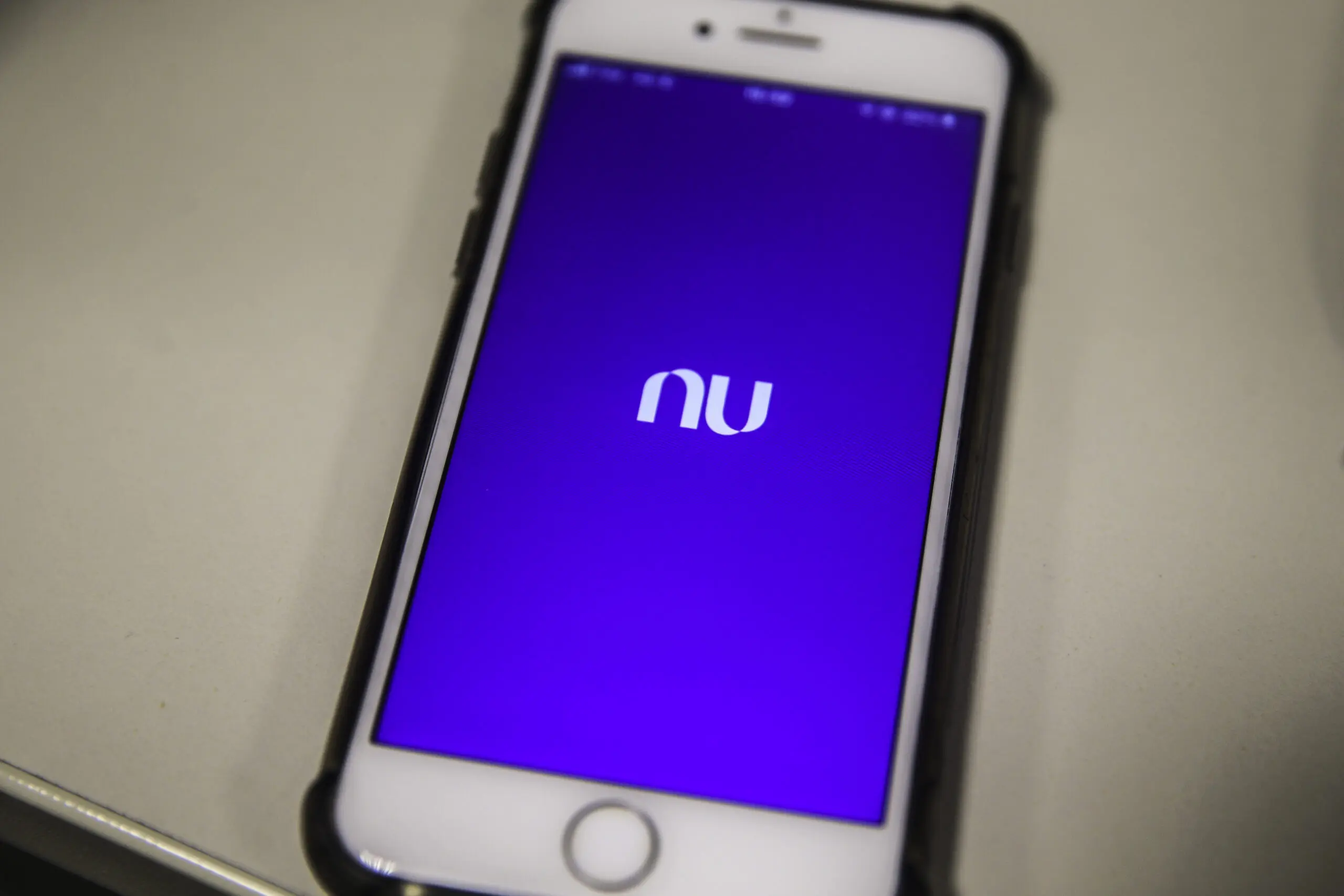 Nubank não foi liquidado: mensagens sobre liquidação extrajudicial da instituição recebidas por clientes são falsas