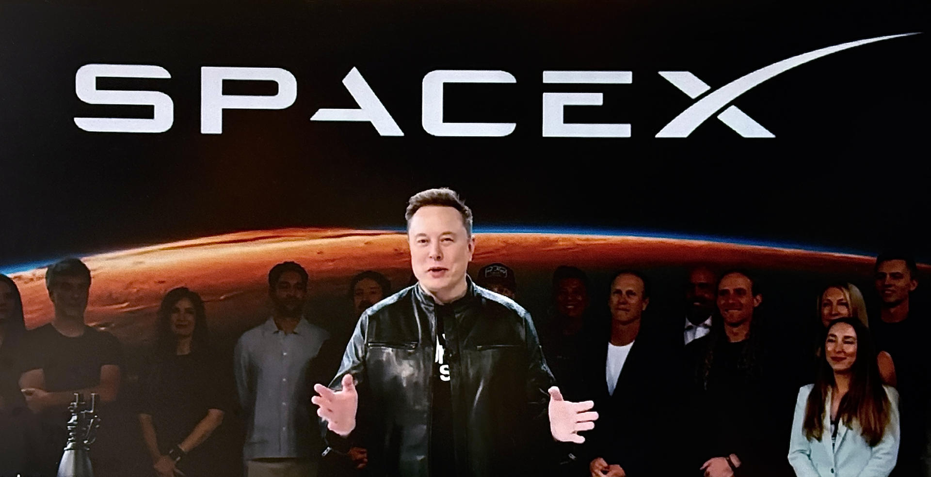 SpaceX faz estreia histórica na Bolsa e Musk defende missão  “multiplanetária”