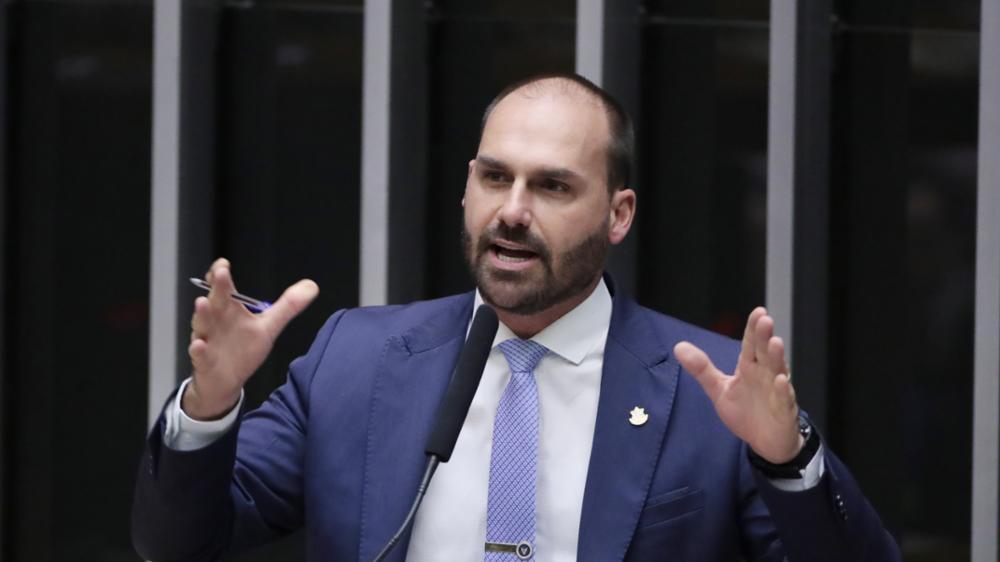 DPU pede que Eduardo Bolsonaro seja julgado com Primeira Turma completa