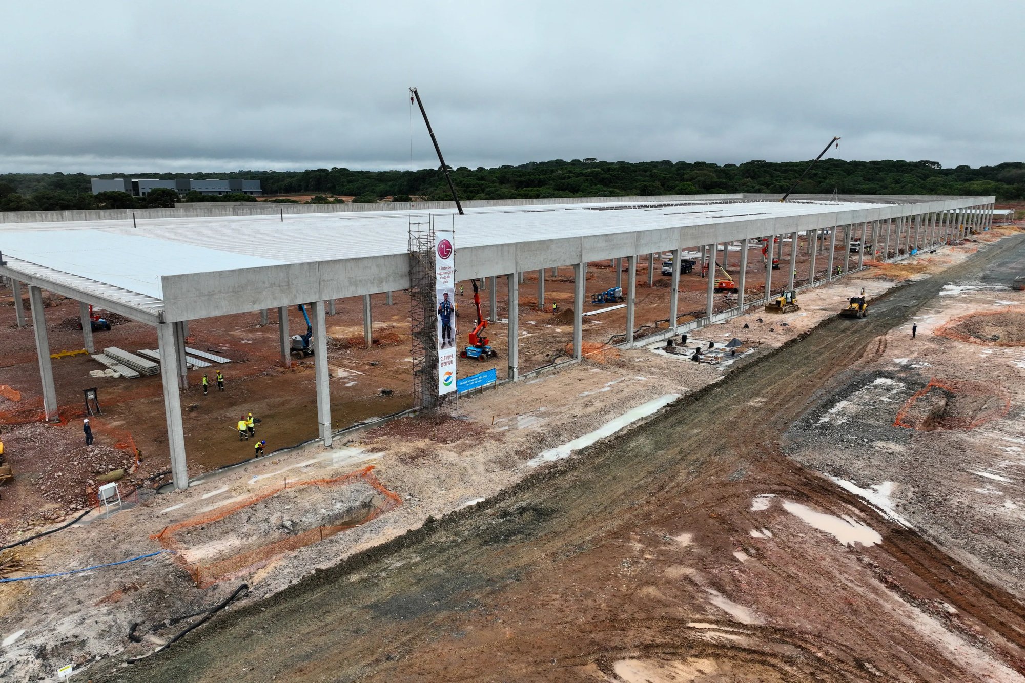 LG está construindo fábrica em Fazenda Rio Grande.