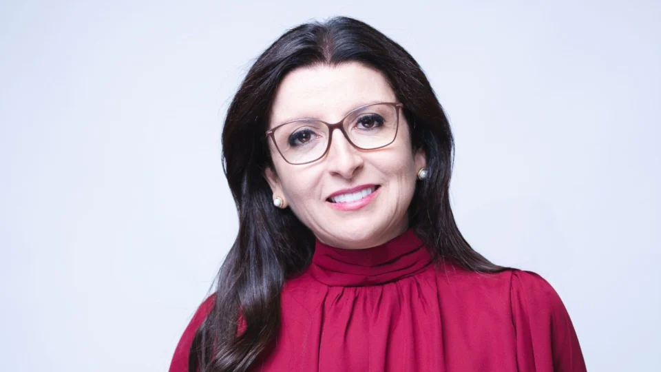 Alessandra Torres de Carvalho liderou a ABRAPCH por mais de uma década, consolidando a representatividade institucional das PCHs e CGHs no setor elétrico brasileiro.