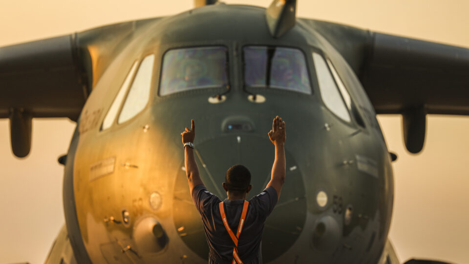 Da Embraer à Avibrás: Corrida armamentista global favorece indústria bélica brasileira