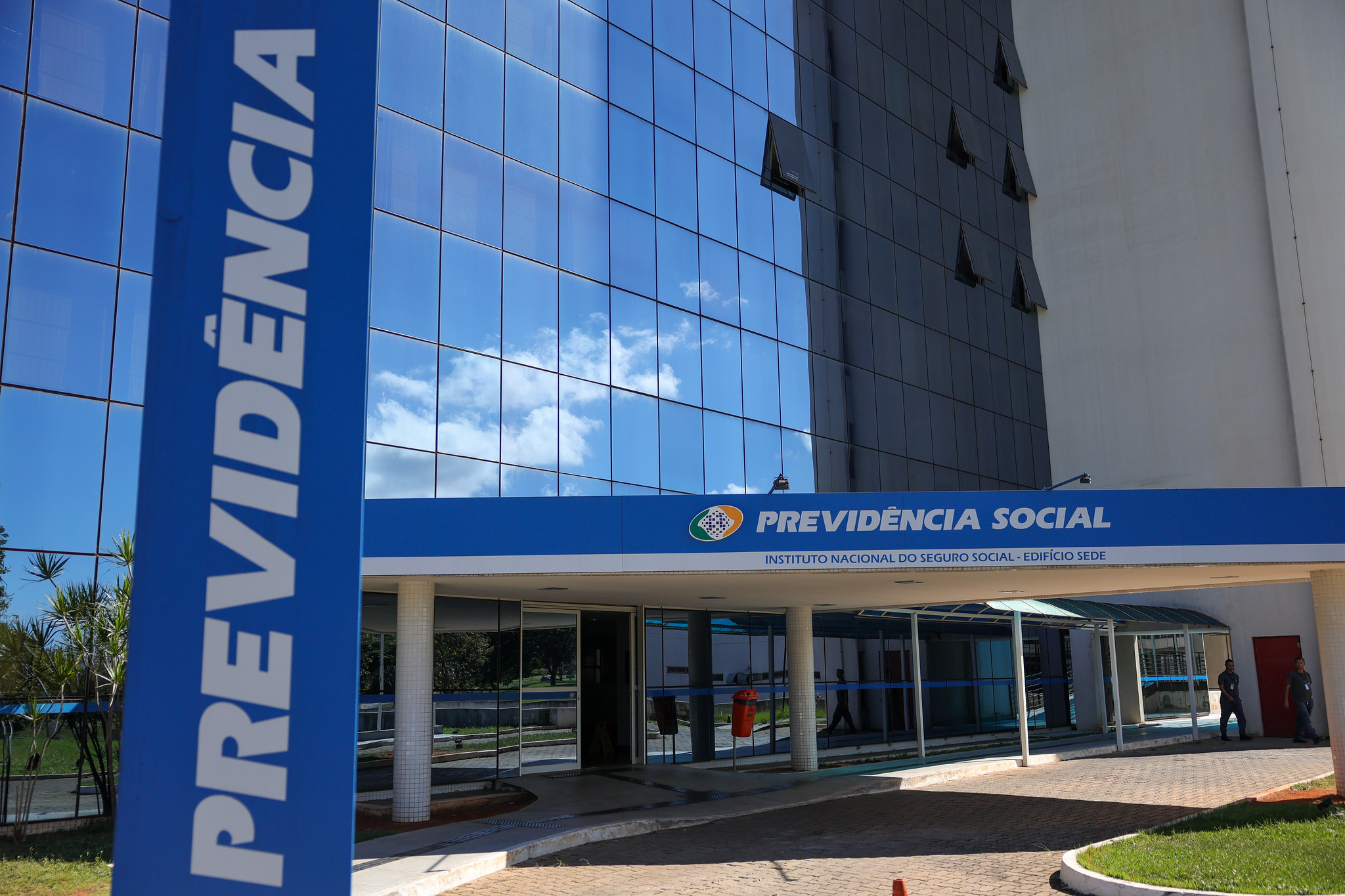 Maioria do STF mantém fim da revisão da vida toda e abre caminho para redução de benefícios