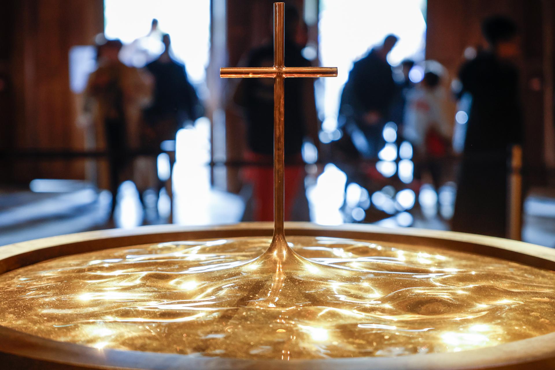 Como os bispos americanos endureceram as regras contra abusos na Igreja?