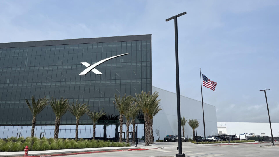 Serventes e soldadores: funcionários da SpaceX podem ter ficado milionários com primeira venda de ações