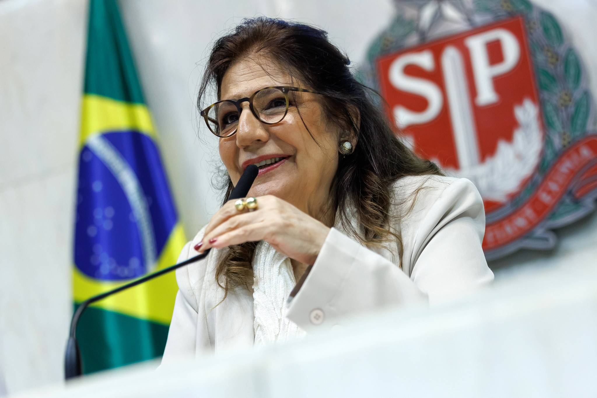 Deputada petista quer retirar nome da mãe de Bolsonaro de viaduto