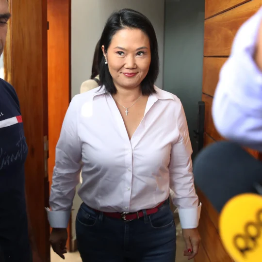 Derrotas, controle institucional e repressão: como Keiko levou o fujimorismo de volta ao poder 1 Keiko Fujimori rejeita recontagem e anuncia viagem