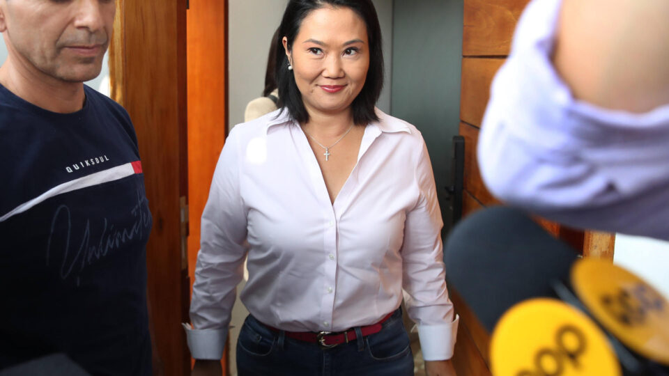 Keiko Fujimori rejeita recontagem de votos e anuncia que sairá do país na reta final da apuração
