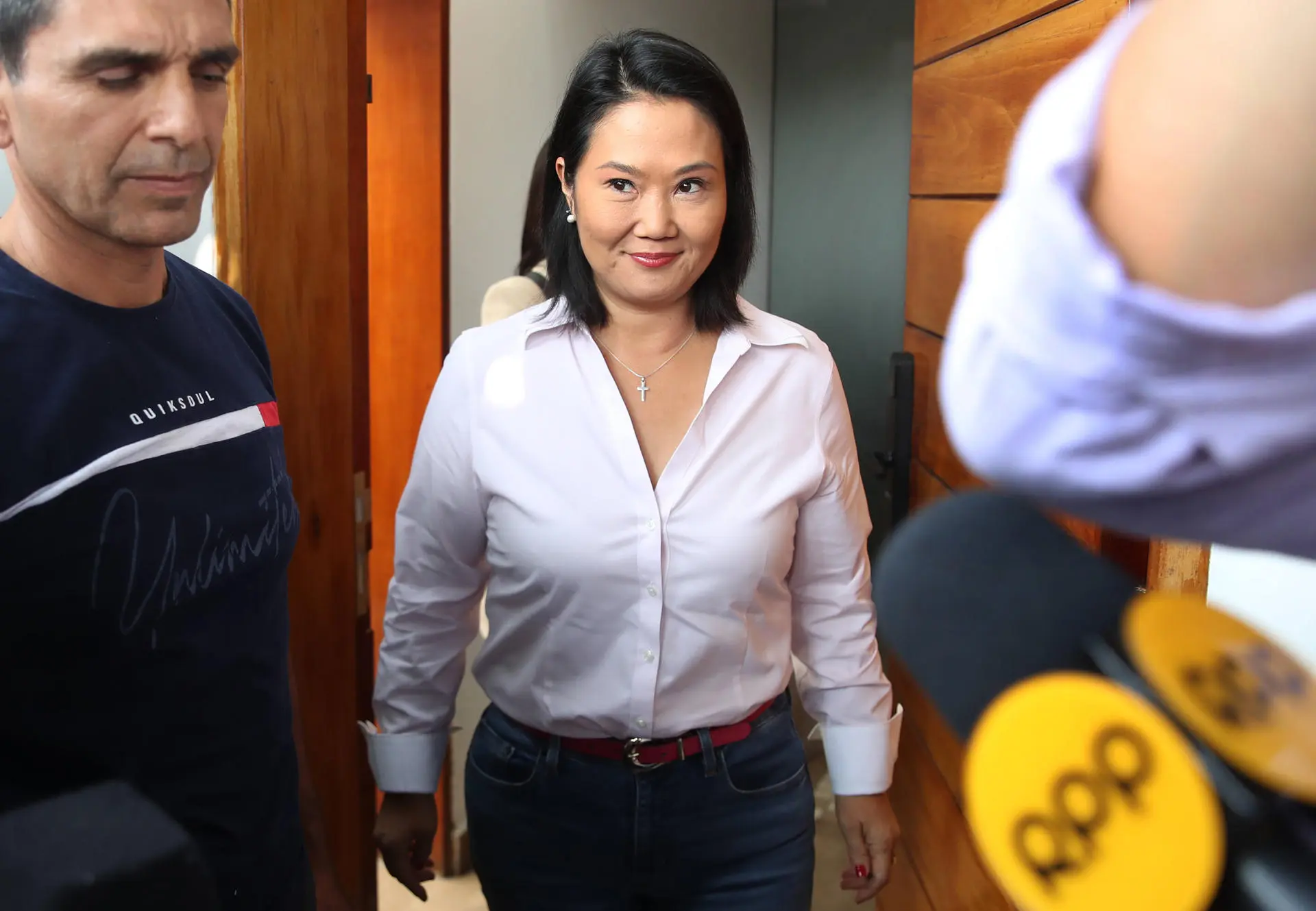 Keiko Fujimori rejeita recontagem de votos e anuncia que sairá do país na reta final da apuração - Gazeta do Povo 2 Candidata da direita às eleições no Peru, Keiko Fujimori rejeita pedido de recontagem e anuncia viagem.