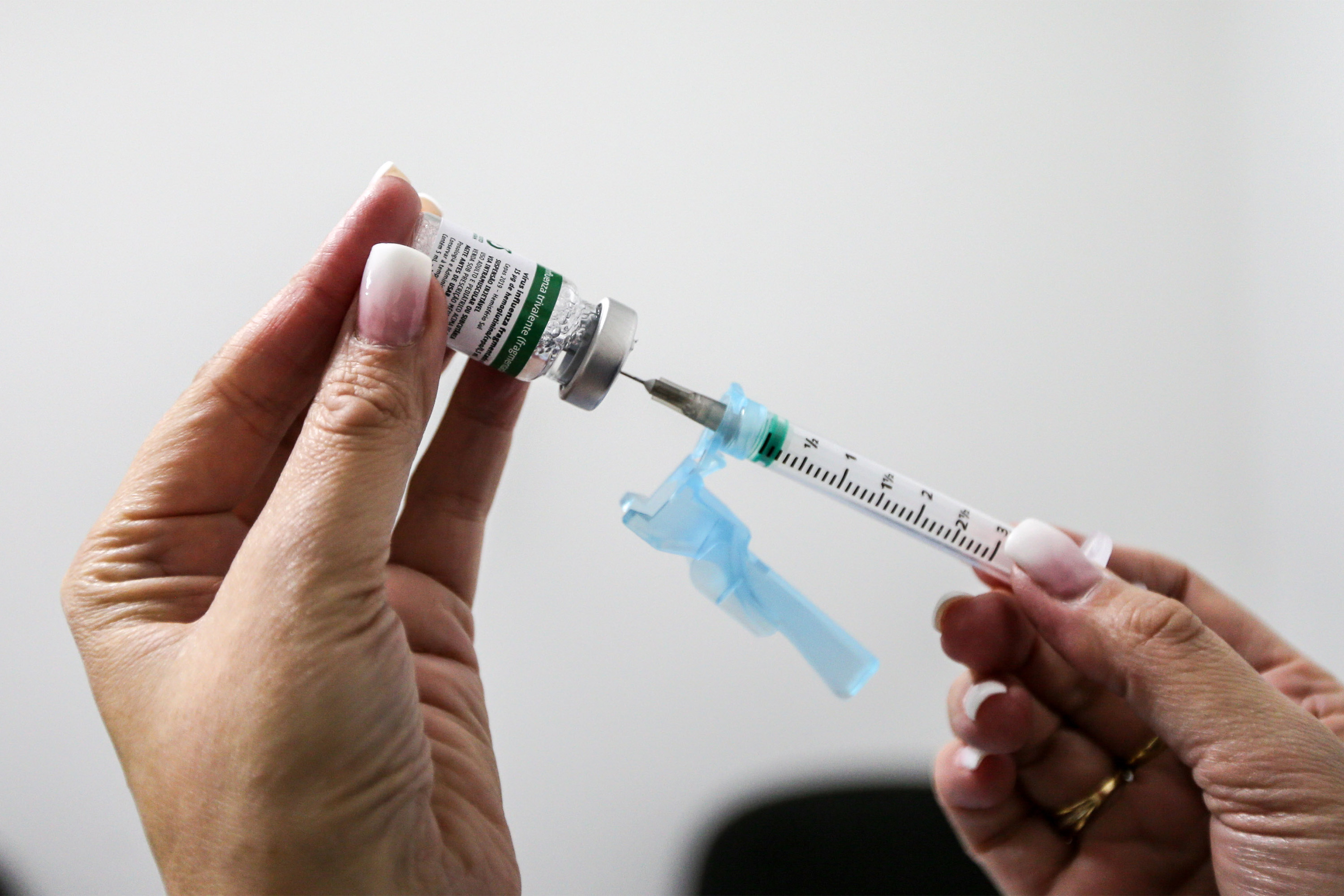 Cobertura contra gripe segue abaixo da meta; Paraná espera 565 mil doses.