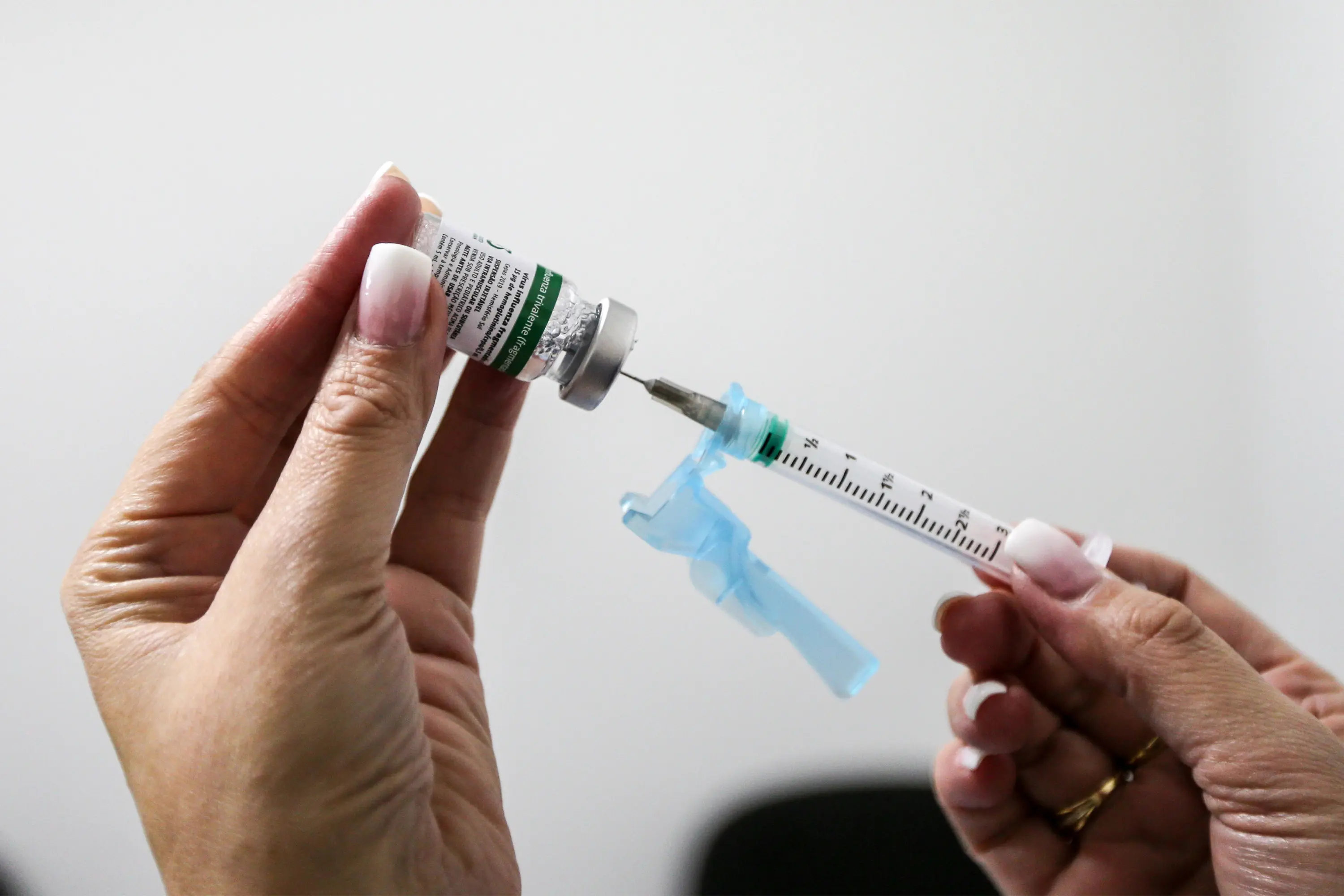 Cobertura contra gripe segue abaixo da meta; Paraná espera 565 mil doses.