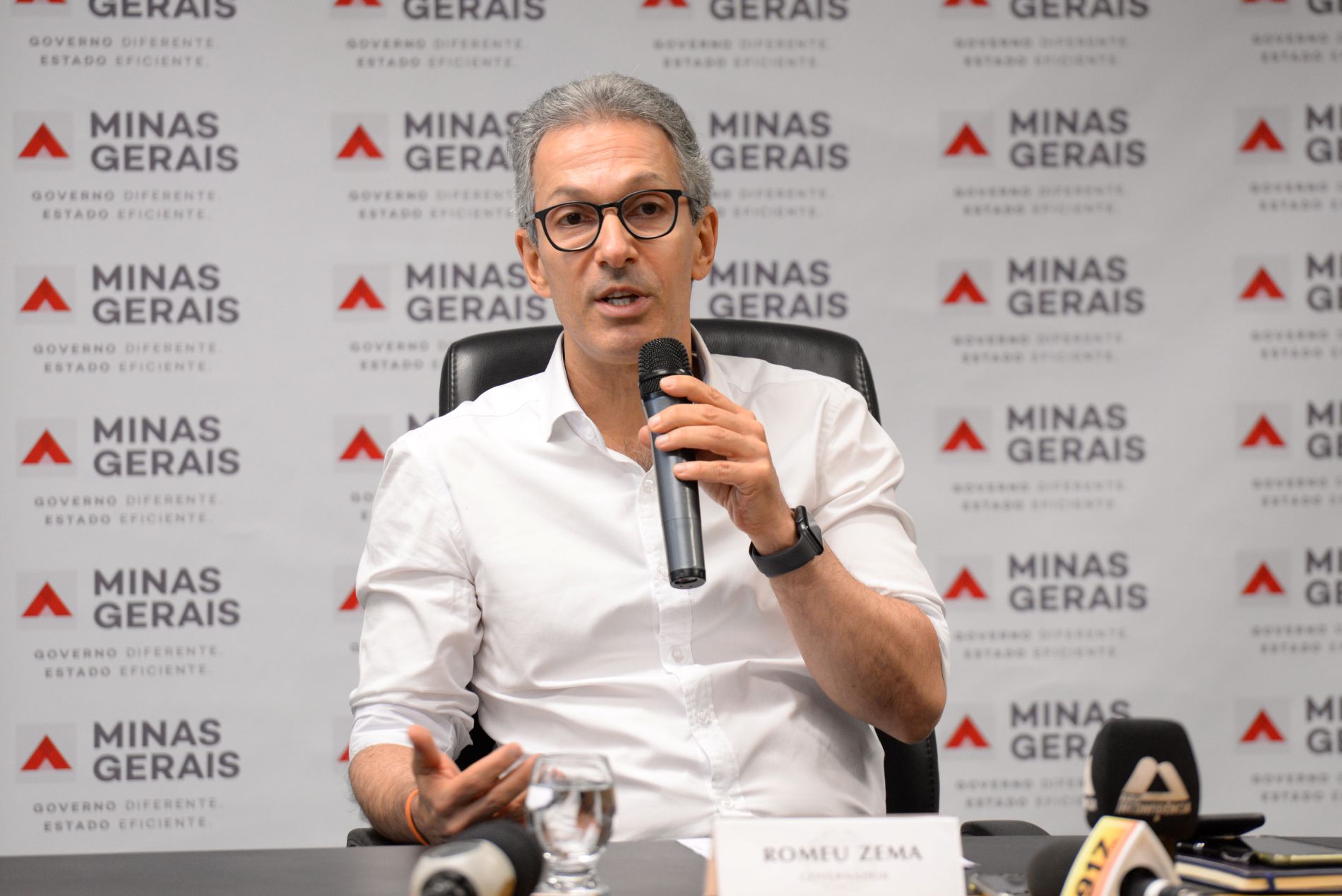 Romeu Zema é desconvidado de evento do Novo após criticar Flávio Bolsonaro