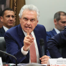 Flávio Bolsonaro perdeu a chance de ganhar de Lula, diz Caiado Flávio Bolsonaro perdeu a chance de ganhar de Lula, diz Caiado