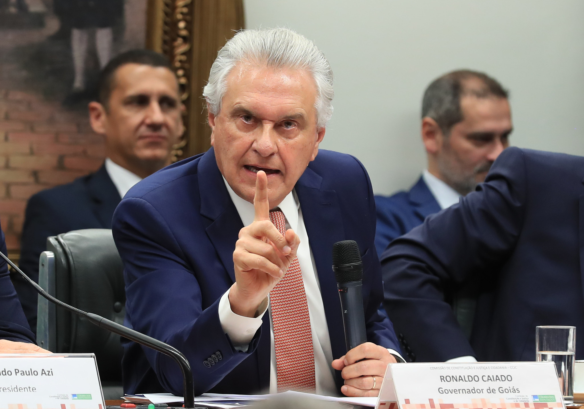 Ronaldo Caiado afirma que Flávio Bolsonaro perdeu a chance de vencer Lula em 2026