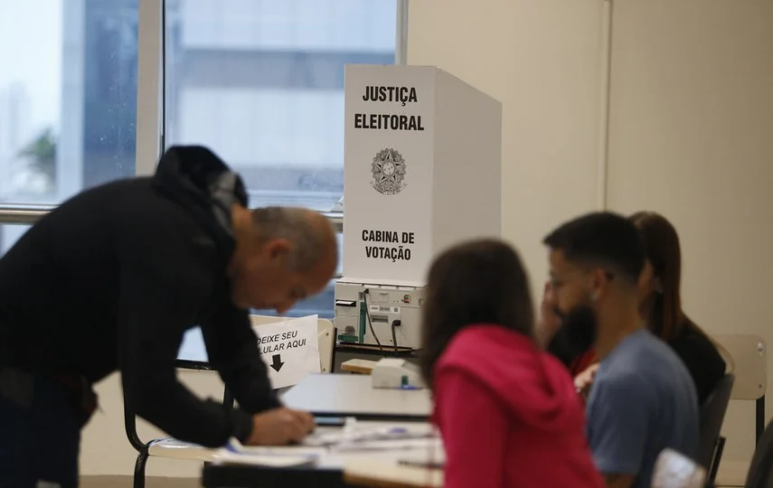 Maioria dos brasileiros pretende escolher candidatos ao Congresso apenas durante a campanha eleitoral ou perto da votação.