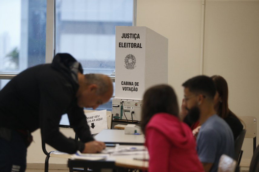 Eleitor brasileiro ainda não decidiu votos para Senado e Câmara Federal, aponta pesquisa CNT
