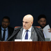 STF forma maioria para condenar Eduardo Bolsonaro por coação no curso do processo Imagem referente a matéria