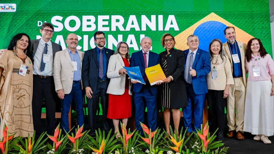 Governo trabalha para consolidar na Constituição influência de ONGs em políticas públicas