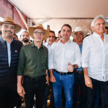 Zema chegou a ser cotado como vice de Flávio. O ex-governador mineiro assumiu postura crítica após vazamento de áudio. Imagem referente a matéria