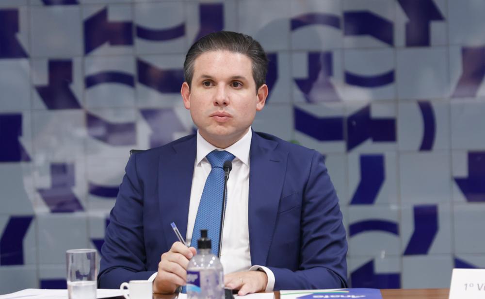 PF cita Hugo Motta em investigação sobre benefícios pagos por Daniel Vorcaro