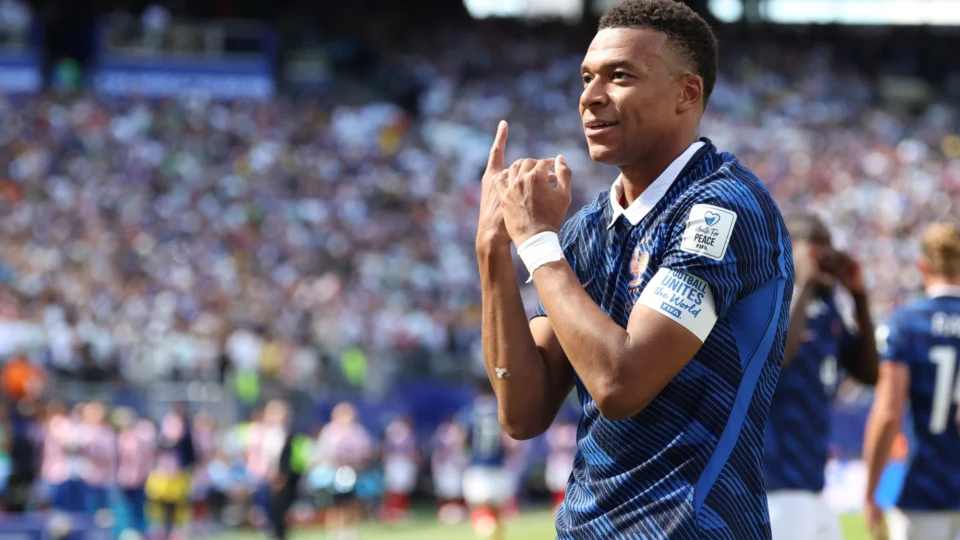 Mbappé comemora gol da França contra Senegal