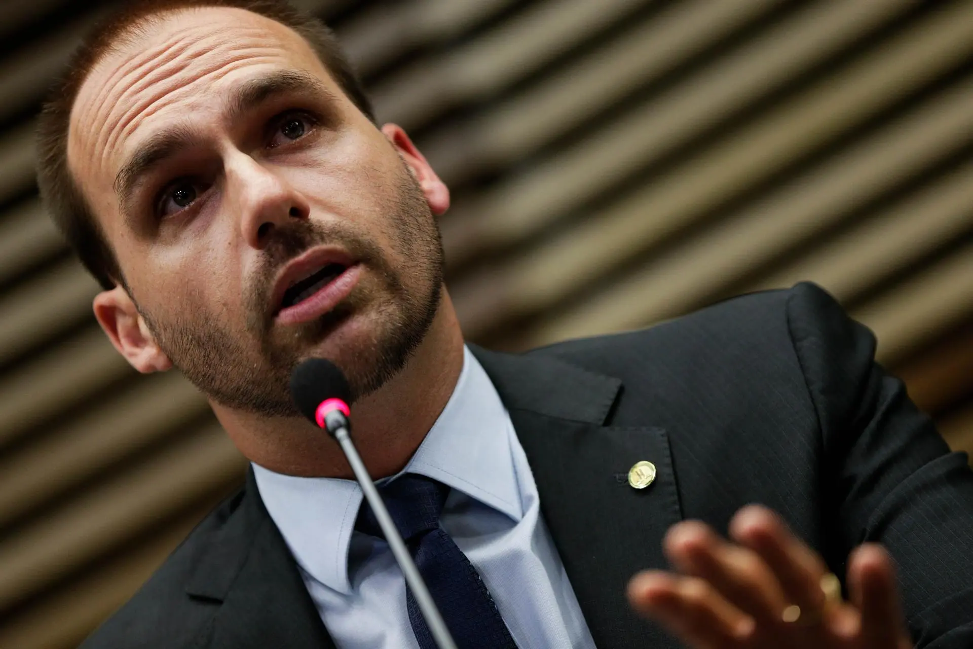 Eduardo Bolsonaro diz que condenação do STF visa tirá-lo das eleições
