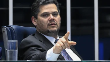 Alcolumbre nega ter recebido US$ 30 milhões de Vorcaro e promete reação judicial