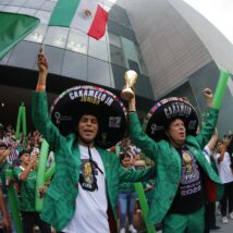 Torcida do México empurra seleção para classificação antecipada. Imagem referente a matéria