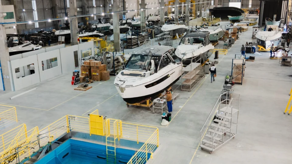 maior fabricante de barcos da América Latina Fibrafort