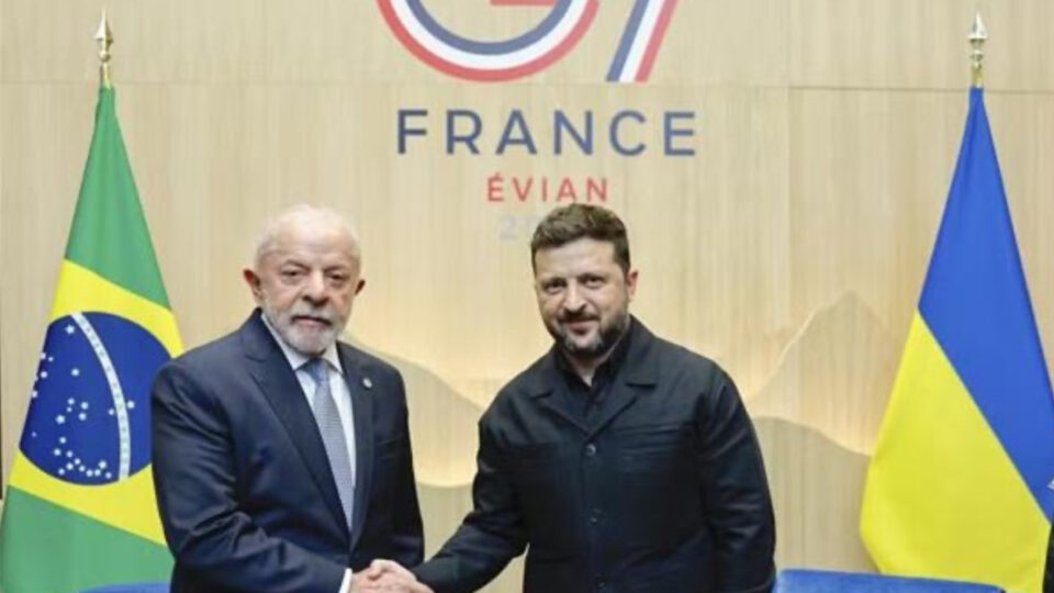 Zelensky busca apoio de Lula, próximo de Putin, para encerrar guerra com a Rússia