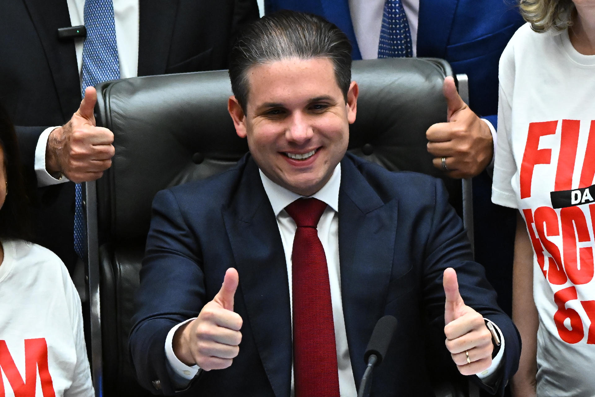Motta confirma hotel e carona em jatinho de Vorcaro: “Não vejo crime nisso”